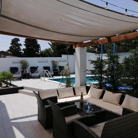 Elena Villa Pomer Exterior photo