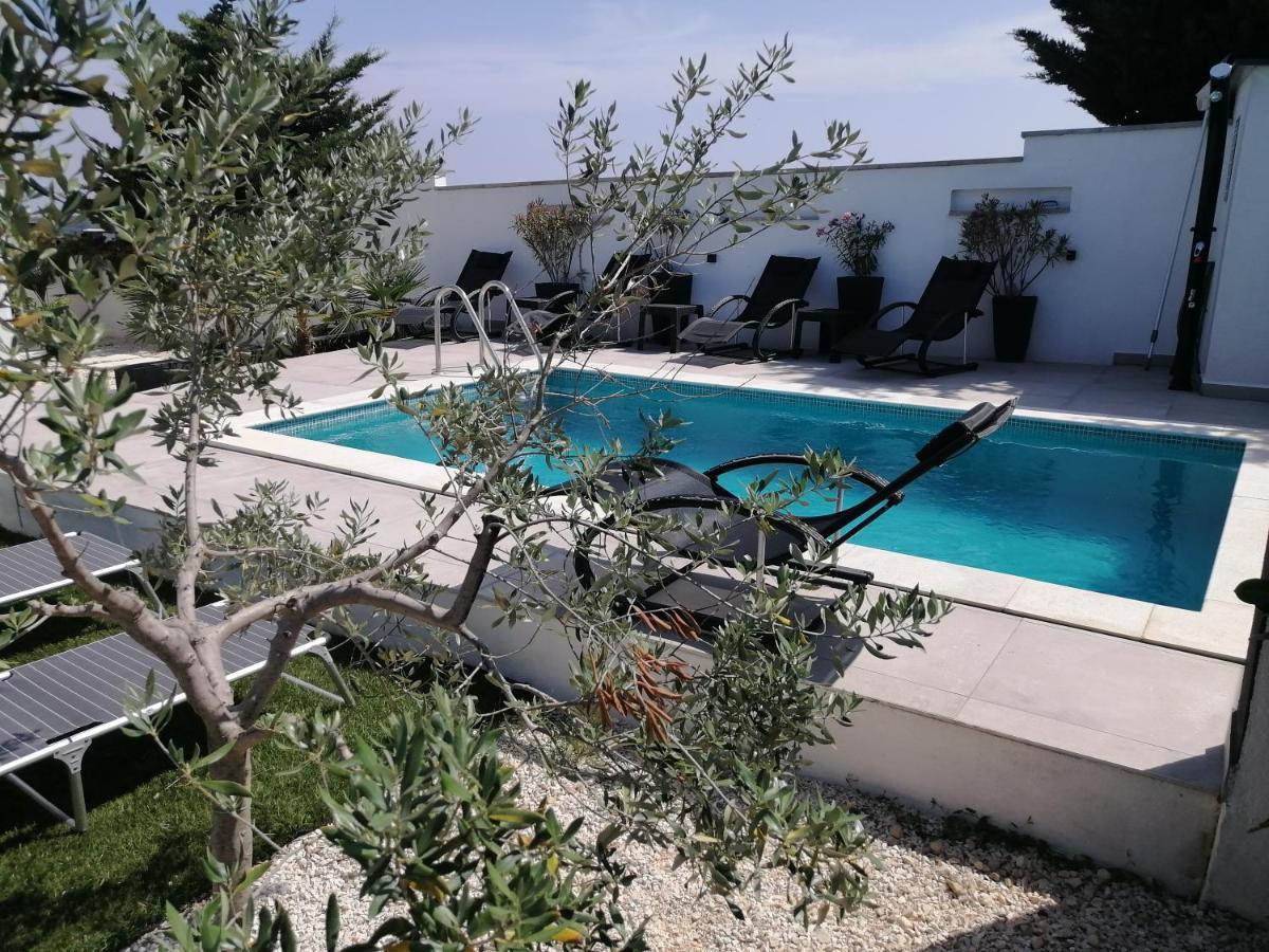 Elena Villa Pomer Exterior photo